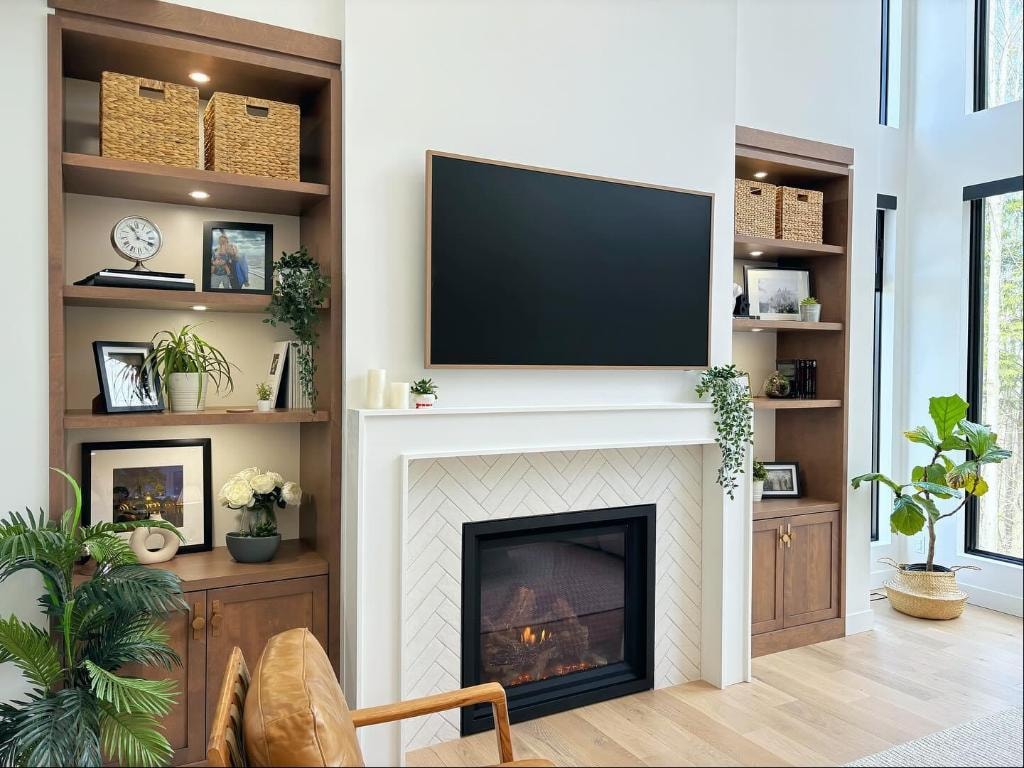Bibliothèques encadrées avec foyer et manteau blanc — Module Ultra