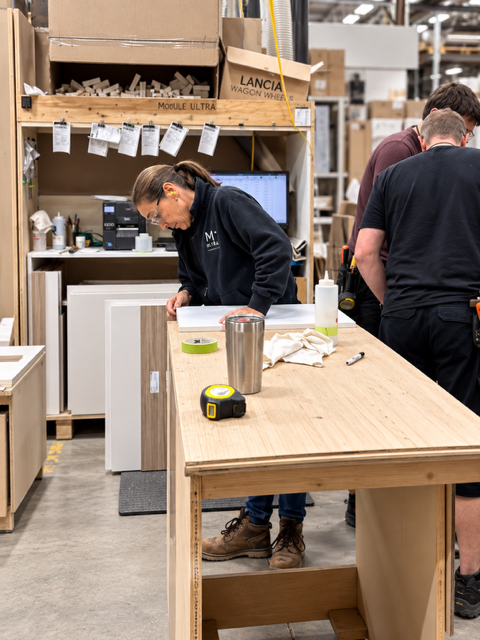 Atelier Module Ultra — équipe en production